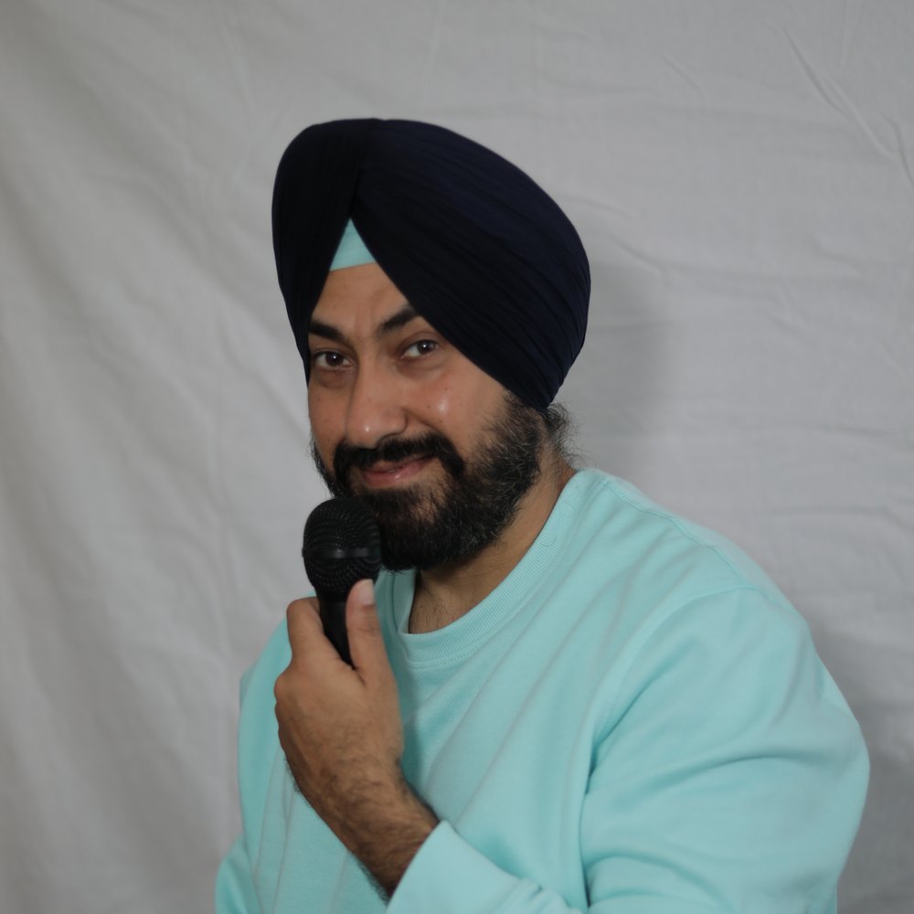 Harmeet Singh Kohli hosting a wedding as MC