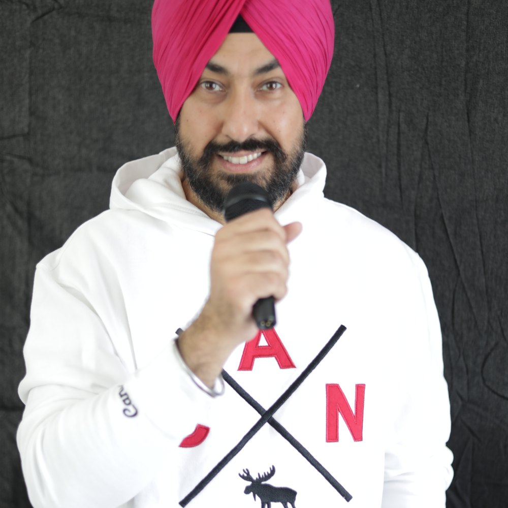 Harmeet Singh Kohli headlining a theatre comedy show