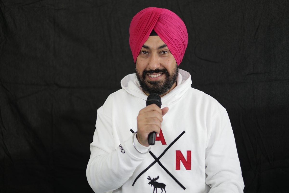 Harmeet Singh Kohli hosting an Indian wedding as multilingual MC in Vancouver